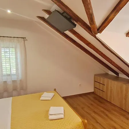Daire Attic Near Centre